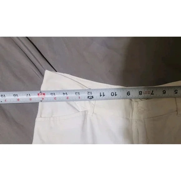 ST JOHN'S BAY Women's White Capri Pants Sz 10 Zip Stretch Mid Rise 98% Cotton‎ - Picture 3 of 5